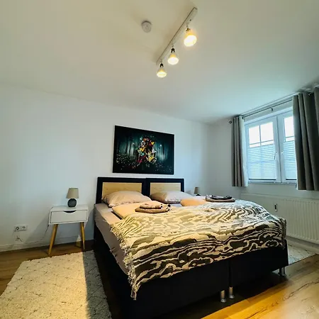 Traumhaftes Familiendomizil In - 500m, Kostenlos Parken, Garten Apartman