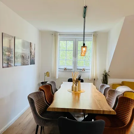 Traumhaftes Familiendomizil In - 500m, Kostenlos Parken, Garten Apartment *