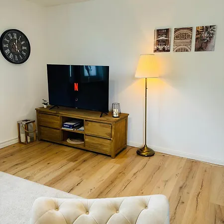 Traumhaftes Familiendomizil In - 500m, Kostenlos Parken, Garten