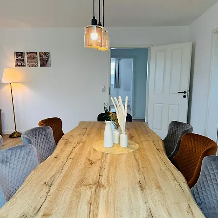 Traumhaftes Familiendomizil In - 500m, Kostenlos Parken, Garten Apartment