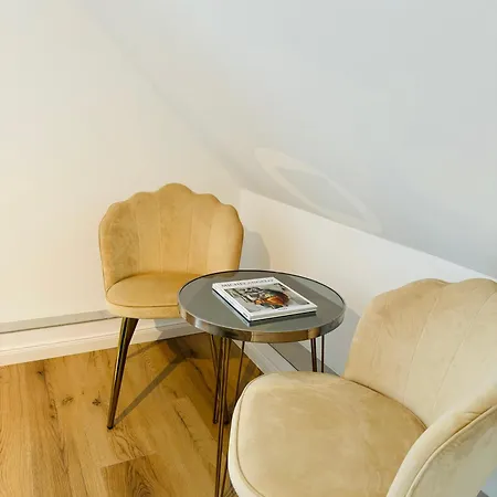Traumhaftes Familiendomizil In - 500m, Kostenlos Parken, Garten Apartment *